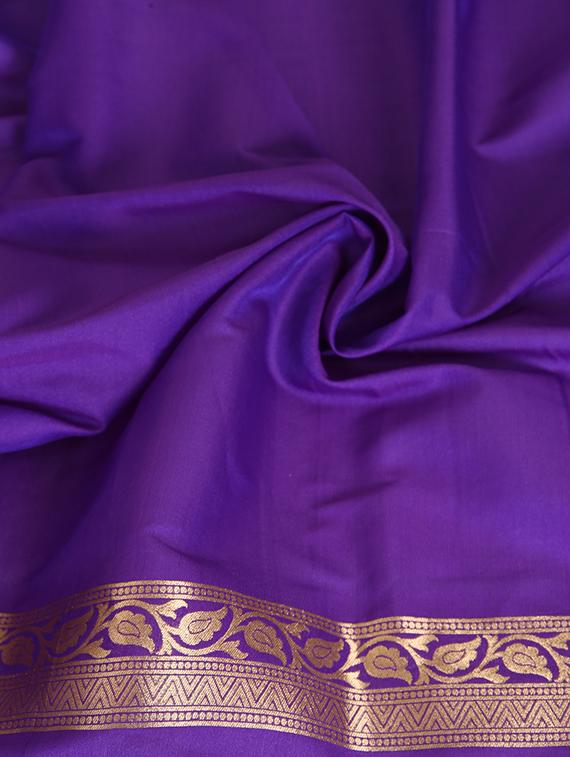 floral zari banarasi silk saree with blouse - 10147435 - Zoom Image - 4