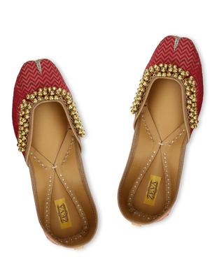 pink embellished leather handcrafted mojaris - 10344683 - Standard Image - 4
