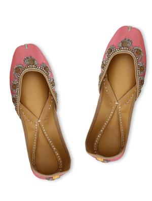 zeva light pink floral embellished leather handcrafted mojaris - 10344692 - Standard Image - 4