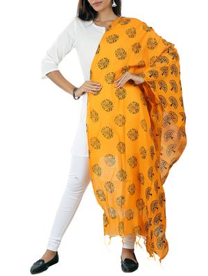 yellow cotton printed dupatta - 11403120 - Standard Image - 1