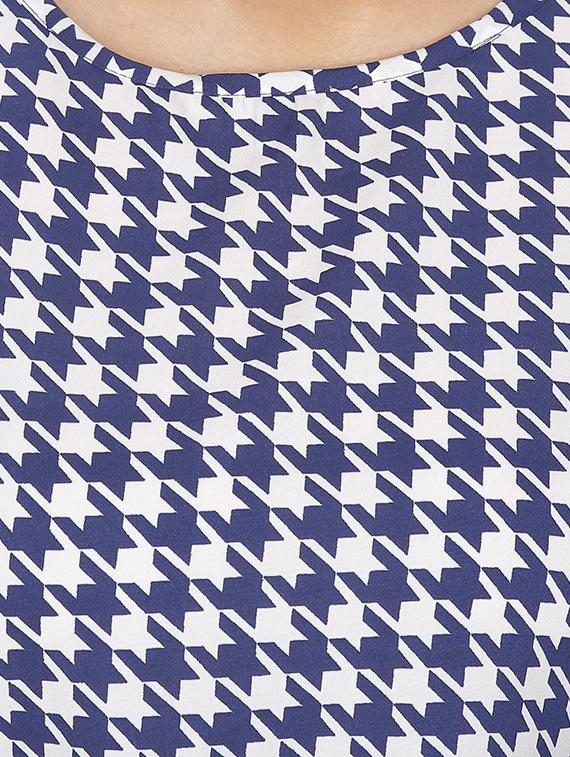 blue and white houndstooth printed polycrepe top - 12082049 - Zoom Image - 4