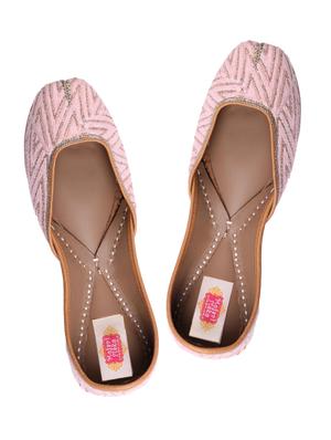 light pink zig zag patterned juttis - 12221688 - Standard Image - 4