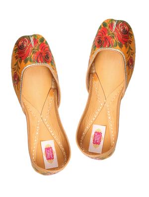 mustard hand painted silk mojris - 12241604 - Standard Image - 4