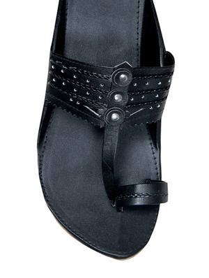 black leatherette kolhapuri slipper - 12347703 - Standard Image - 4