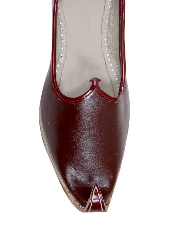 brown leather slip on mojari - 12347726 - Zoom Image - 4