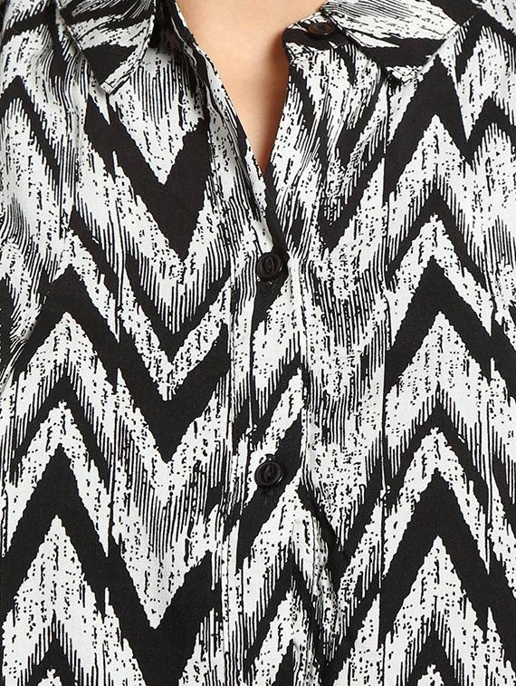 black chevron printed georgette regular shirt - 13269641 - Zoom Image - 4
