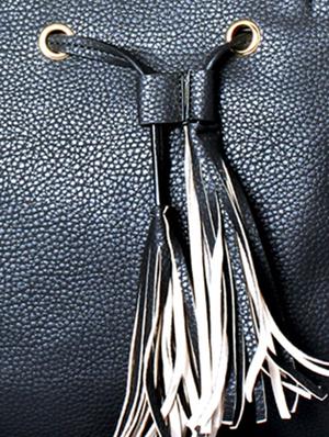 black leatherette handbag - 1332290 - Standard Image - 4