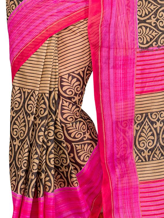 pink cotton blend printed saree with blouse - 13408702 - Zoom Image - 4