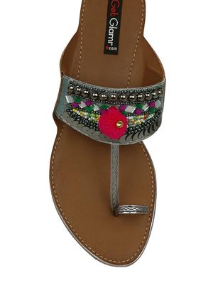 grey pom pom one toe kolhapuri - 13686723 - Standard Image - 4