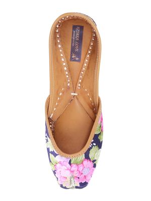 handcrafted blue slip on jutis - 14154634 - Standard Image - 4