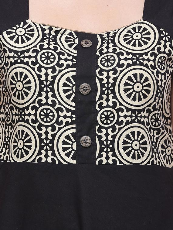 black cotton flared kurta - 14194132 - Zoom Image - 4