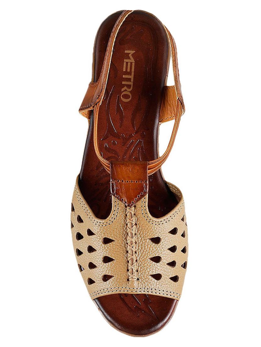 beige tpr back strap sandals - 14422441 - Zoom Image - 4