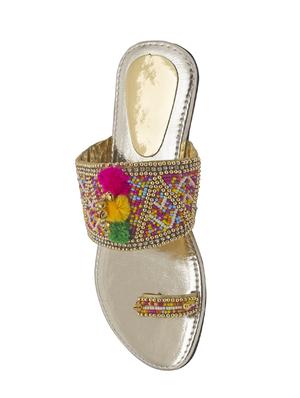 gold leatherette ethnic kolhapuris - 14479324 - Standard Image - 4