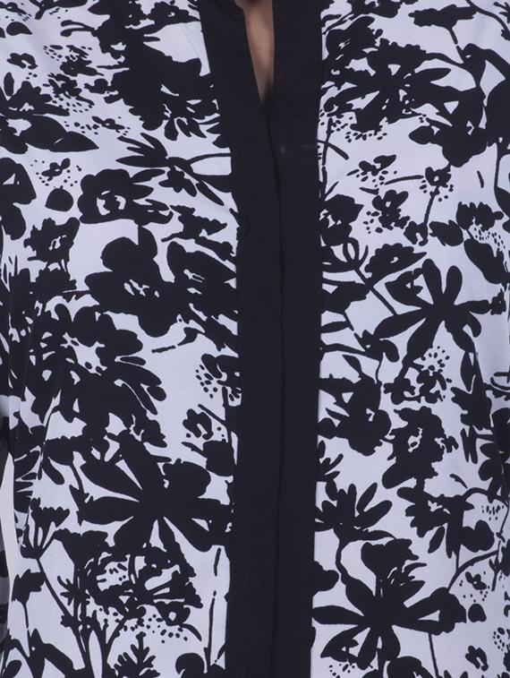 monochrome crepe high slit kurta - 14520718 - Zoom Image - 4