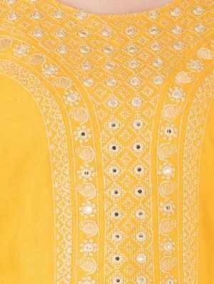 mustard cotton embroidered straight kurta - 14549285 - Standard Image - 4