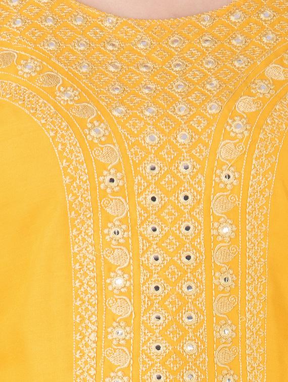 mustard cotton embroidered straight kurta - 14549285 - Zoom Image - 4