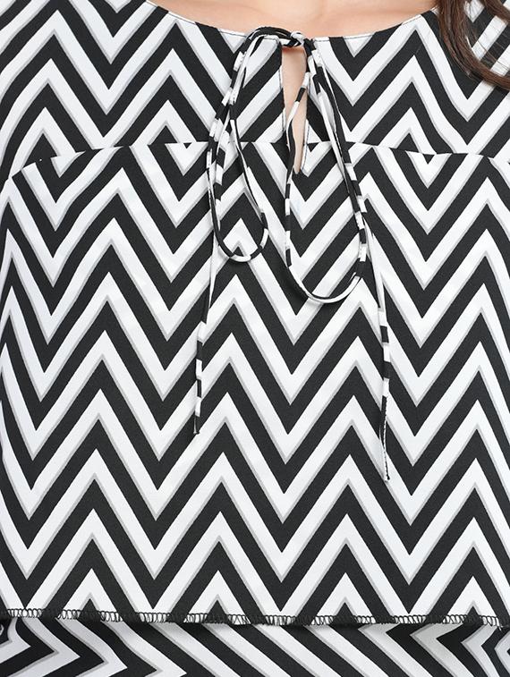 Cold shoulder chevron overlay top - 14554259 - Zoom Image - 4