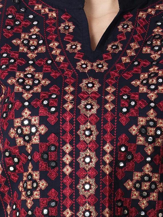 embroidered straight kurta - 14600358 - Zoom Image - 4