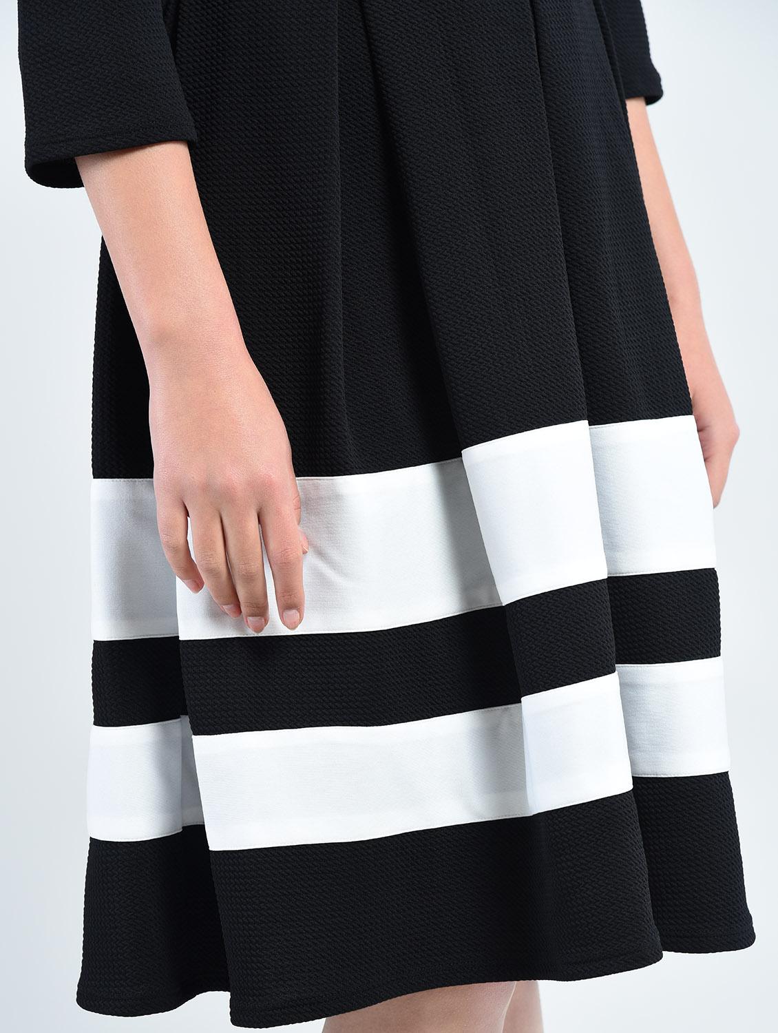 black fit and flare dress - 14778465 - Zoom Image - 4