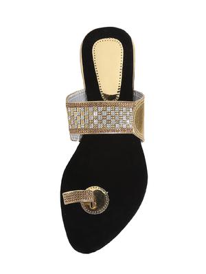 gold one toe kolhapuri - 14904970 - Standard Image - 4