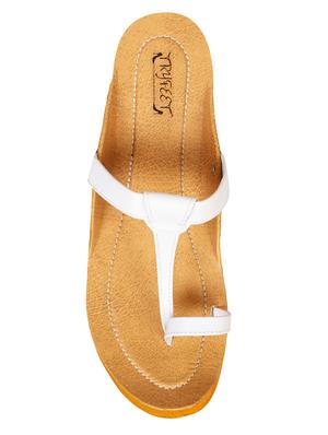 white one toe kolhapuri - 15016413 - Standard Image - 4