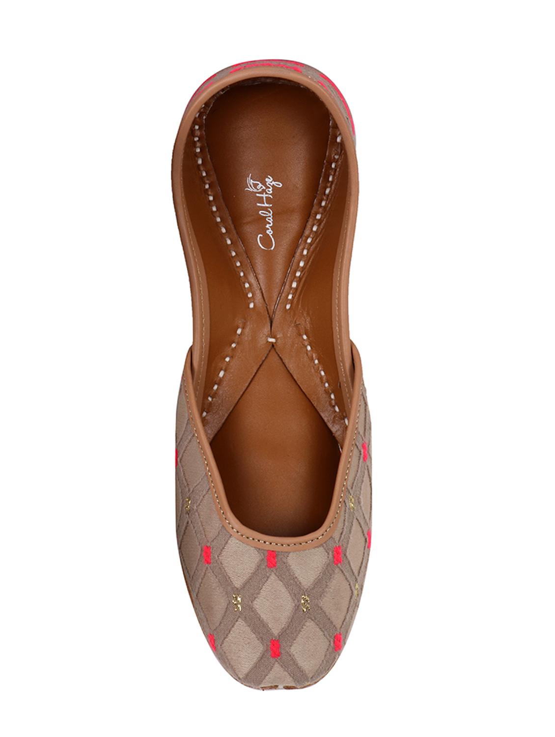 coral haze beige and pink jacquard juttis - 15019795 - Zoom Image - 4