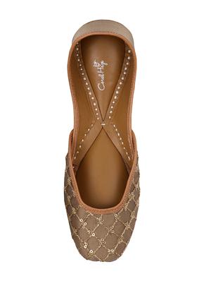 Coral Haze Gold juttis with sequins work - 15019800 - Standard Image - 4