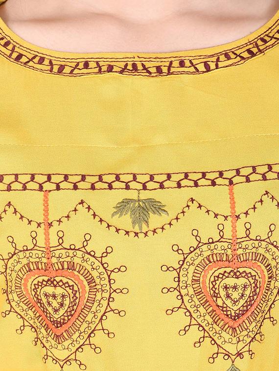 yellow rayon straight kurta - 15021836 - Zoom Image - 4