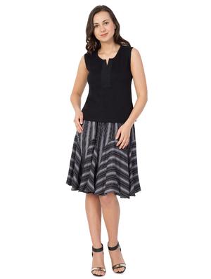 black printed rayon flared skirt - 15033457 - Standard Image - 4