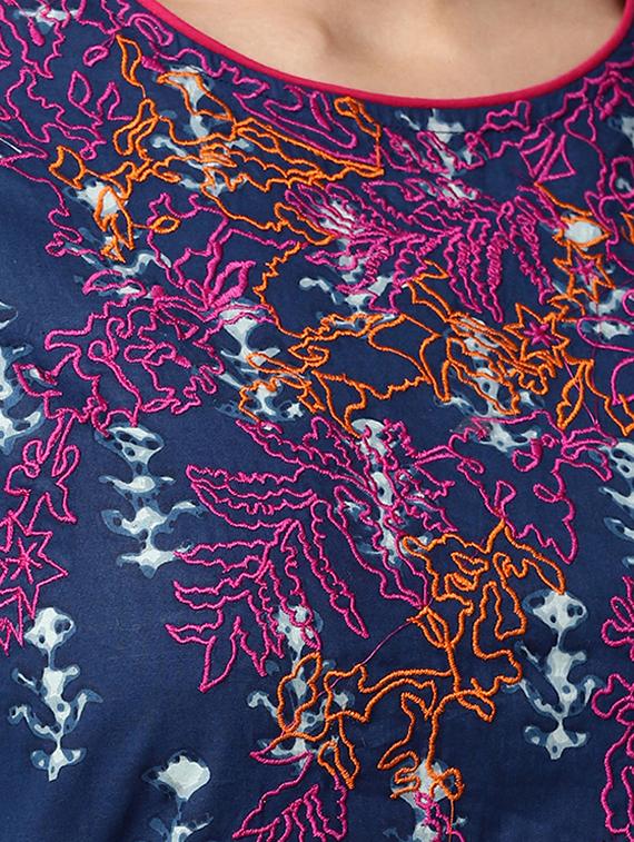 blue cotton straight kurta - 15052450 - Zoom Image - 4