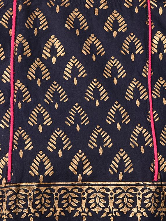 blue cotton straight kurta - 15122538 - Zoom Image - 4