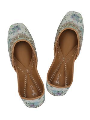 blue slip on jutis - 15136694 - Standard Image - 4