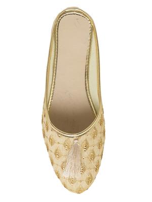gold slip on jutis - 15203337 - Standard Image - 4