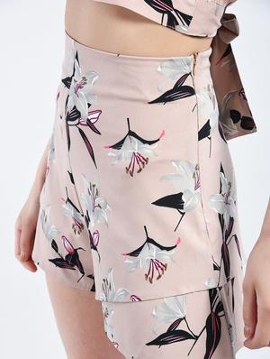 pink floral shorts - 15211108 - Standard Image - 4