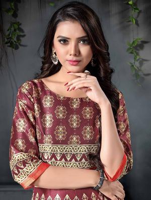 red silk flared gown - 15237432 - Standard Image - 4