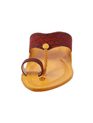 red one toe kolhapuri - 15272199 - Standard Image - 4