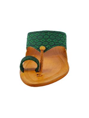 green one toe kolhapuri - 15272208 - Standard Image - 4