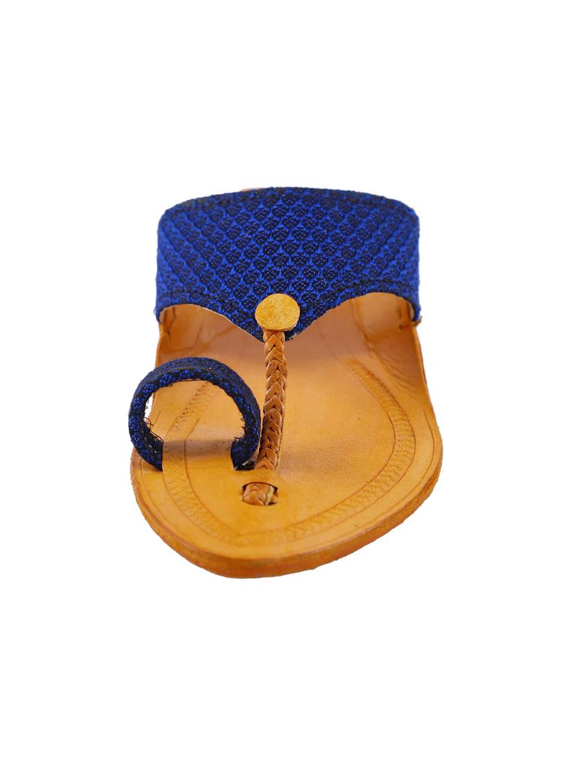 blue one toe kolhapuri - 15272211 - Zoom Image - 4
