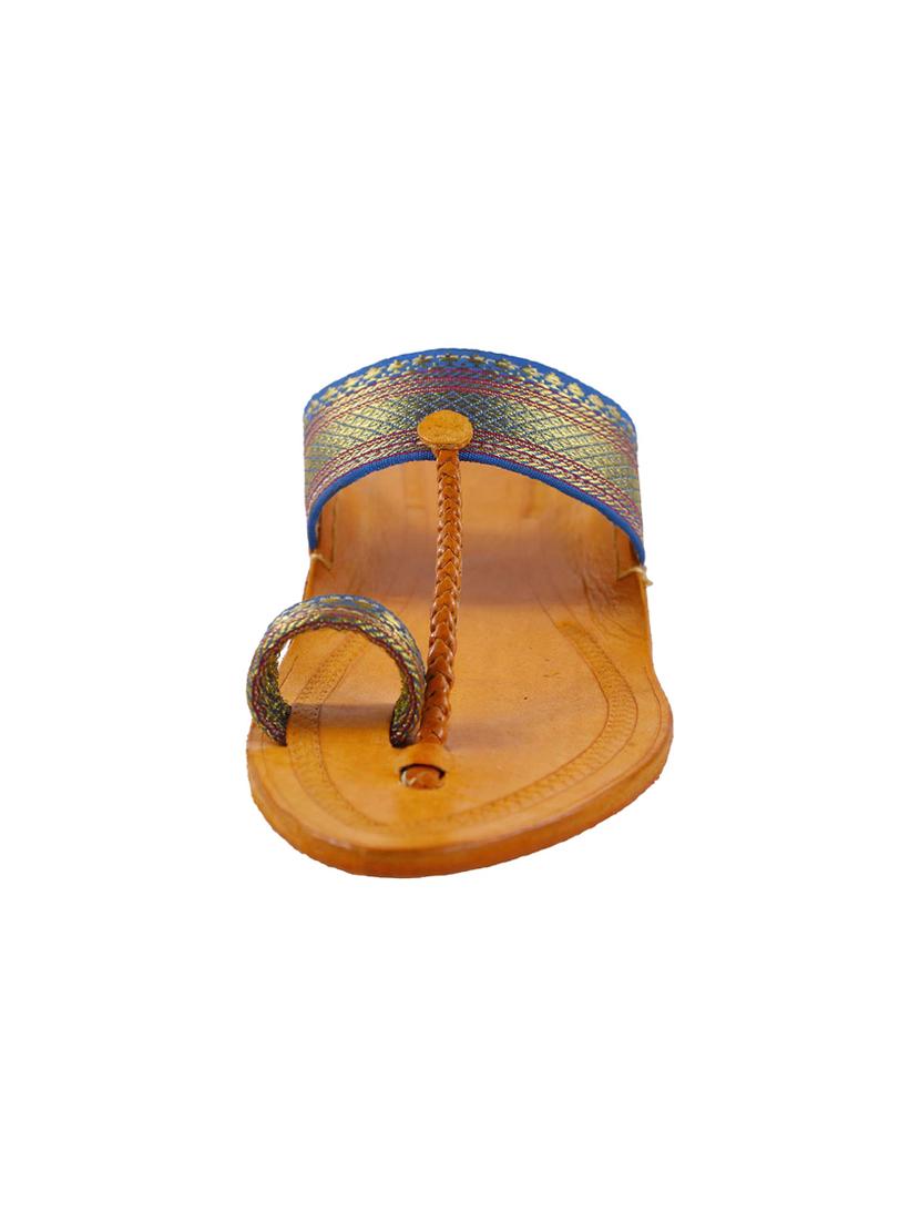 gold one toe kolhapuri - 15272212 - Zoom Image - 4
