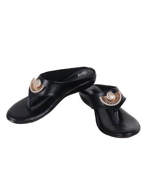 black faux leather flip flops - 15291195 - Standard Image - 4