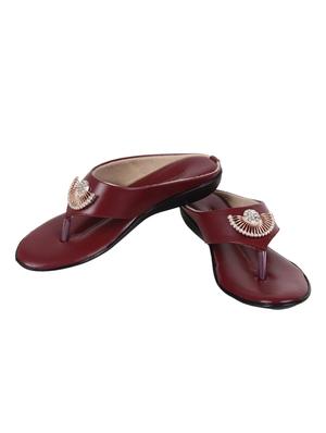 maroon faux leather flip flops - 15291370 - Standard Image - 4