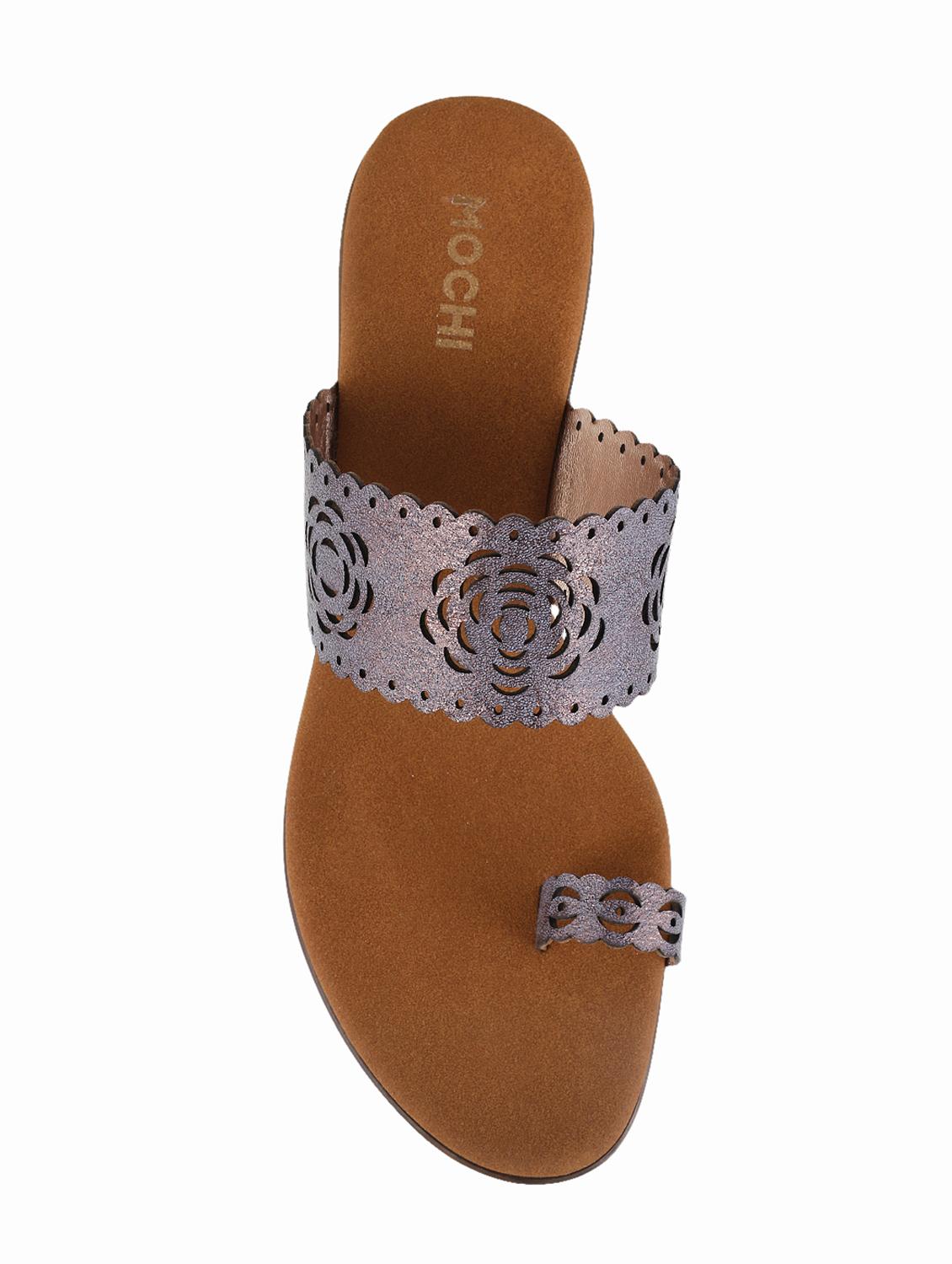 grey leatherette one toe sandals - 15339855 - Zoom Image - 4