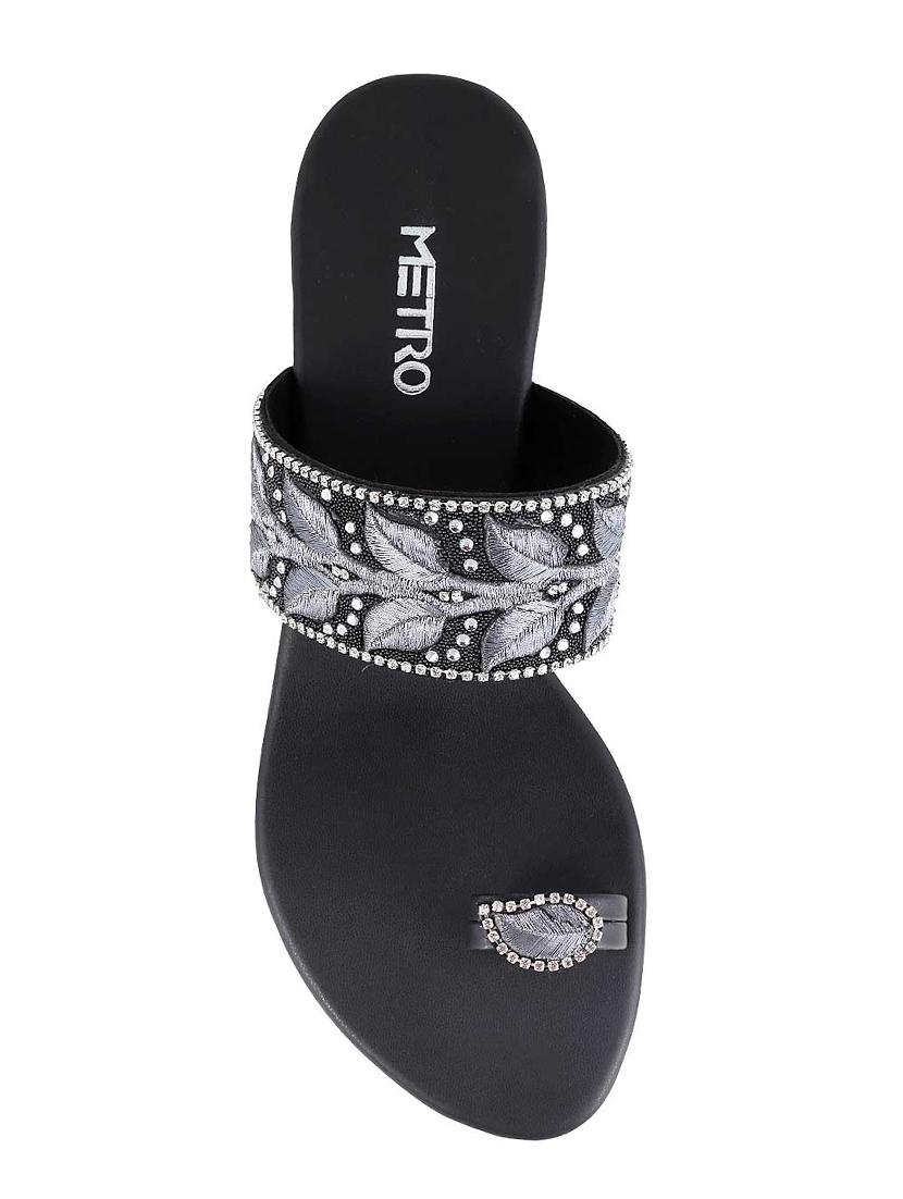 black one toe sandals - 15339937 - Zoom Image - 4