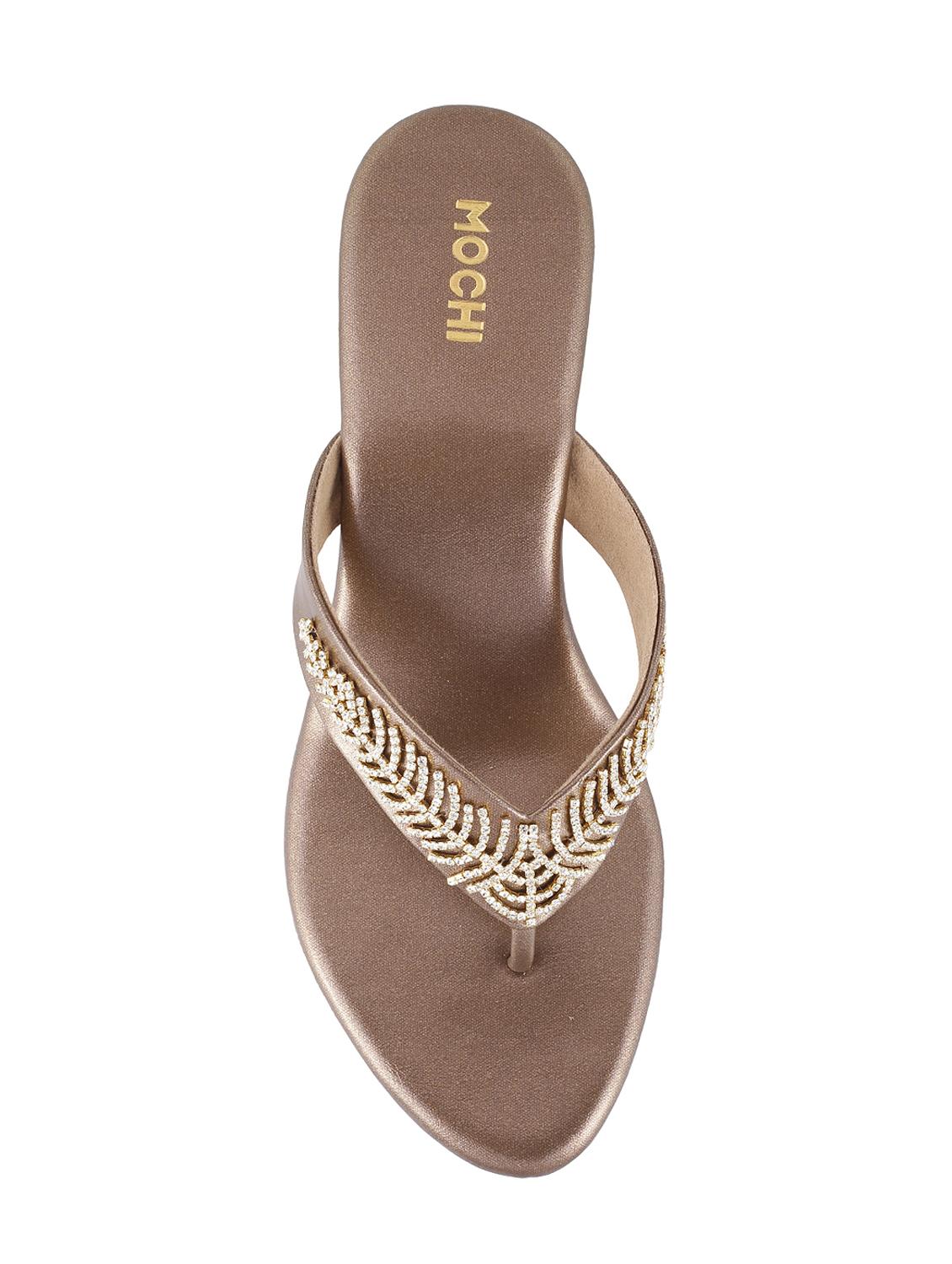 gold leatherette toe separator sandals - 15339949 - Zoom Image - 4