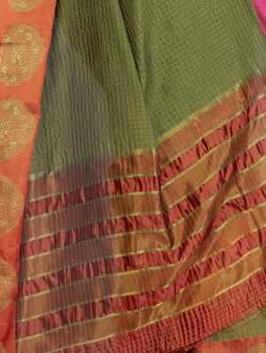 contrast bordered woven saree with blouse - 15363723 - Standard Image - 4