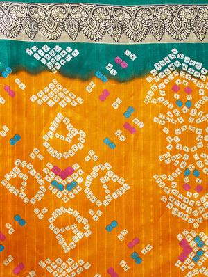 Contrast bordered bandhani saree with blouse - 15419484 - Standard Image - 4