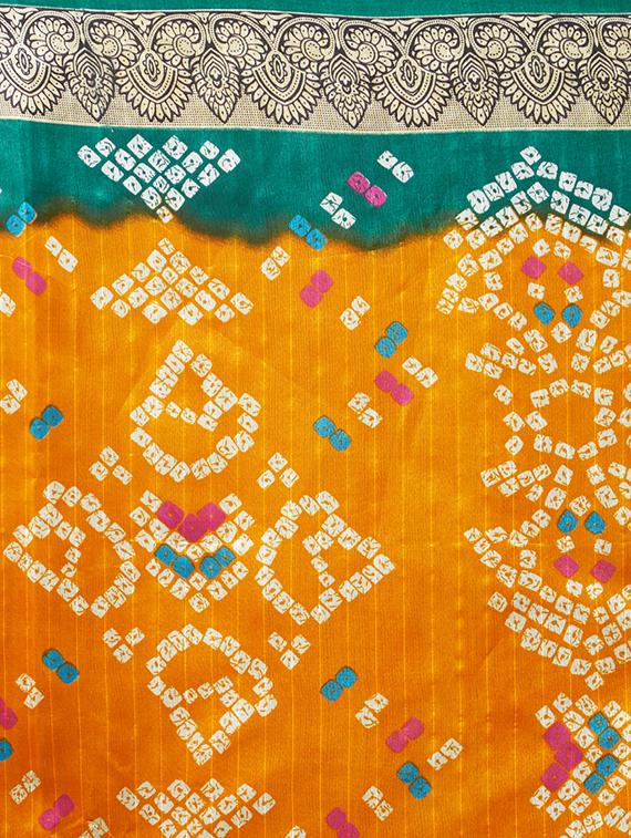 Contrast bordered bandhani saree with blouse - 15419484 - Zoom Image - 4