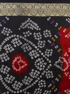 Contrast bordered bandhani saree with blouse - 15419487 - Standard Image - 4