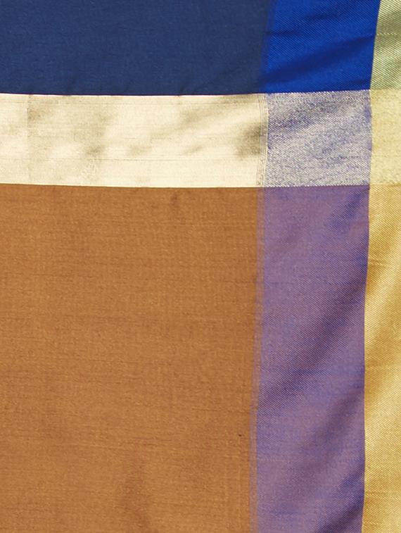 Contrast bordered handloom saree with blouse - 15419488 - Zoom Image - 4