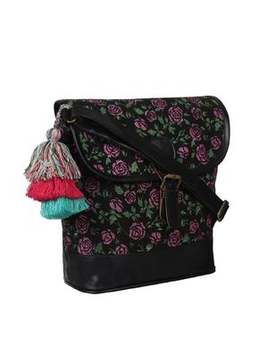 black canvas regular sling bag - 15421003 - Standard Image - 4